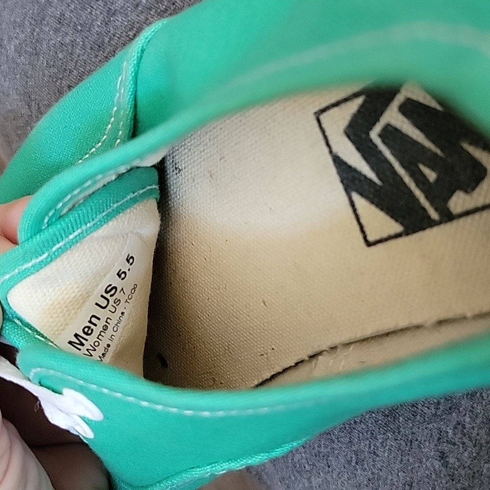 Vans - Picture 3 of 4